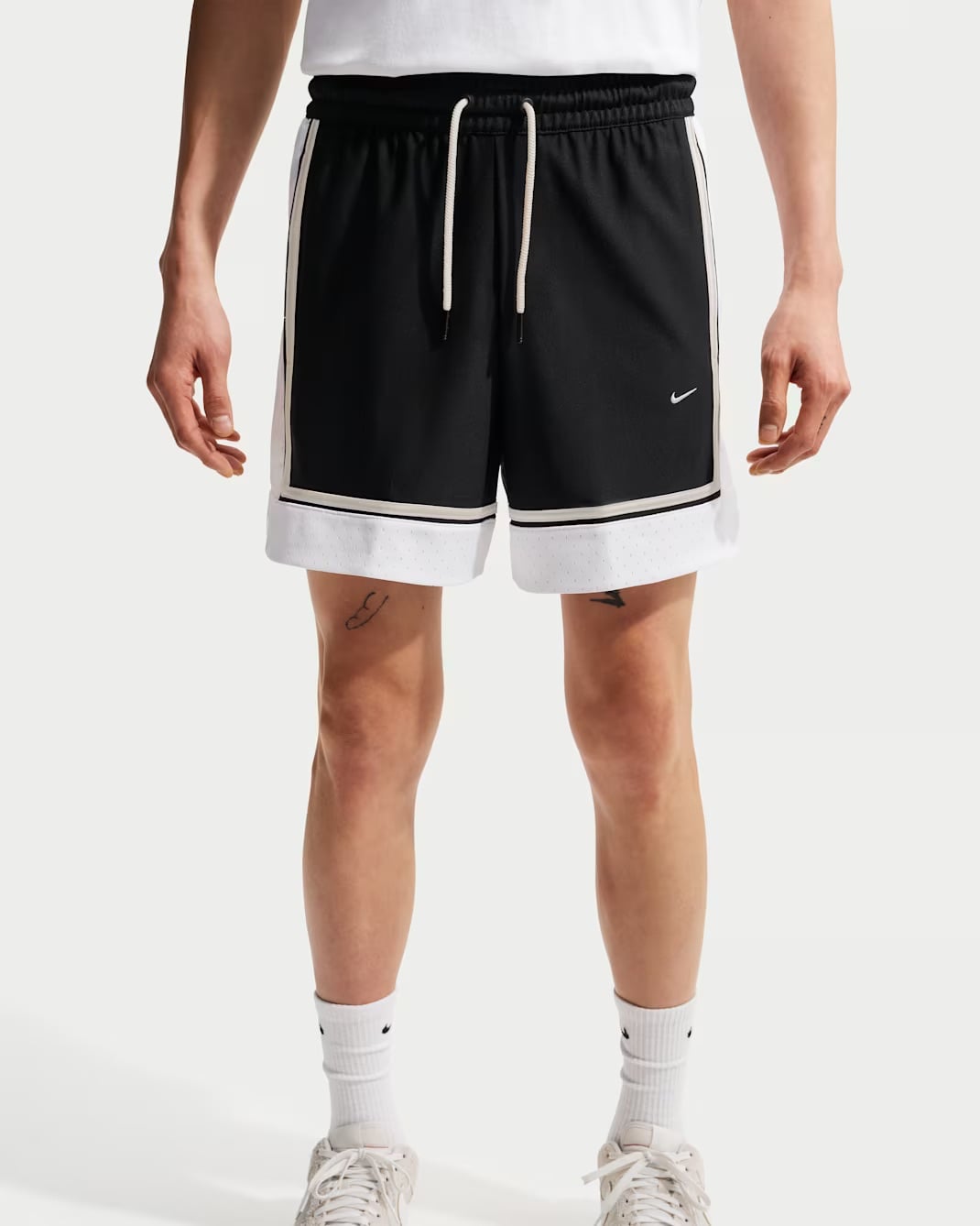 Karina 巴哈馬度假「比基尼+球褲」造型暈翻全網!Nike 球褲款式曝光「台灣也買得到」!