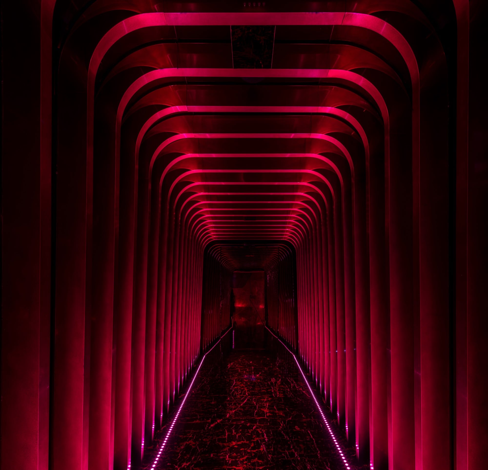 「REM幻宇」超時空祕境酒店來了!30樓頂層別墅1,200坪私域、紅絲絨旋轉床讓網友驚呼太奢華!