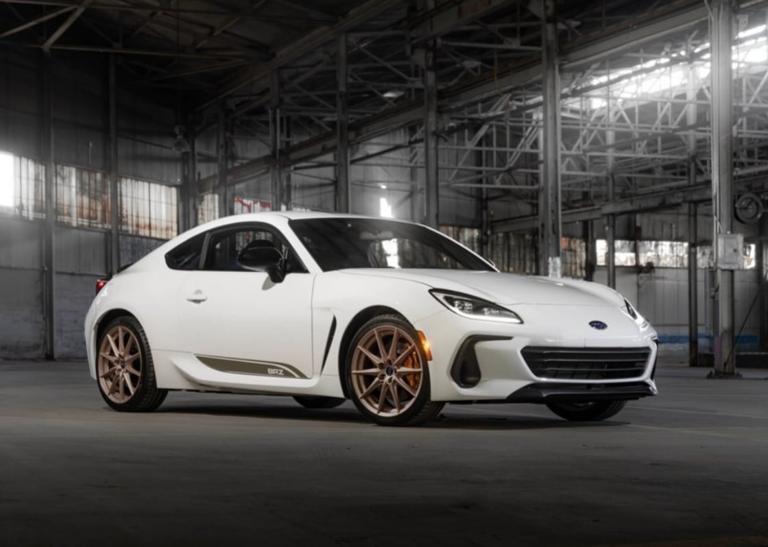 Subaru 一口氣推出 2 款紀念車!BRZ ZC15、WRX GD25 限量登場,金色輪圈、超大尾翼吸睛!