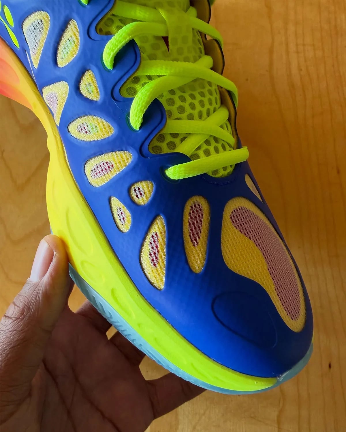 PUMA Hali 2 正式曝光！Haliburton 二代簽名戰靴登場、首發配色「Thermal Vision」搶先看！