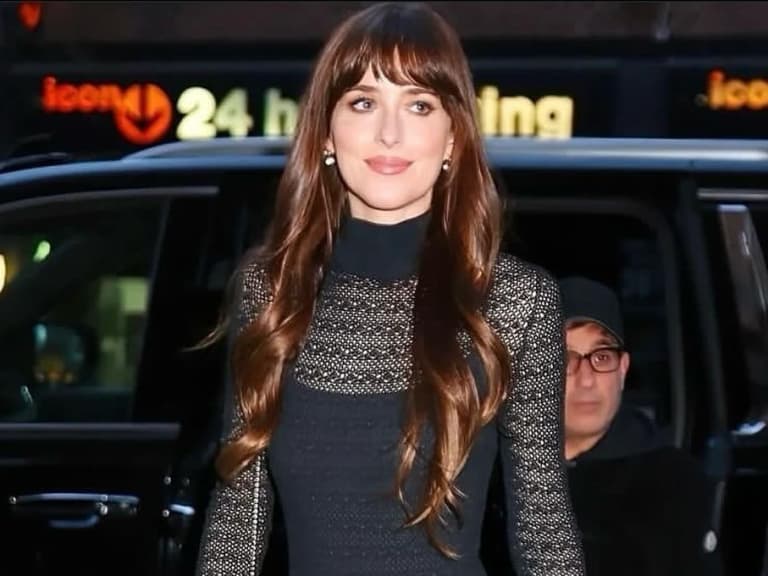 達珂塔強生 Dakota Johnson 回應 MGK 機關槍凱利緋聞！直言：「大家愛信什麼就信什麼！」