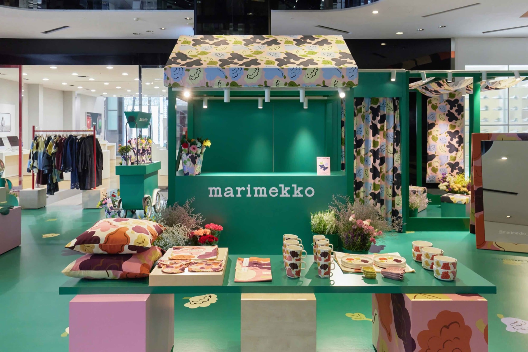芬蘭設計師靈感爆發！Marimekko 推 Kukasta kukkaan 印花快閃店，打卡送限定花束、明信片免費拿！