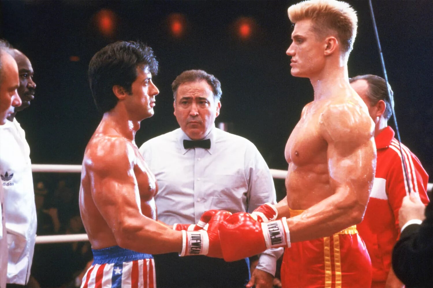 席維斯史特龍 Sylvester Stallone 拍《洛基4》險送命!杜夫朗格一拳讓他送進加護病房,形容像被「電車」撞上!