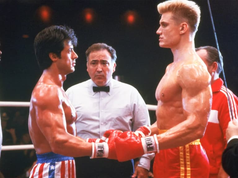 席維斯史特龍 Sylvester Stallone 拍《洛基4》險送命！杜夫朗格一拳讓他送進加護病房，形容像被「電車」撞上！
