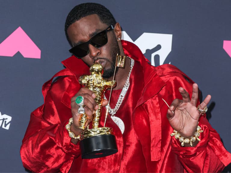 吹牛老爹 Diddy 被爆獄中花數千美元過奢華生活！前獄友曝有人煮飯、按摩，發言人回應了！