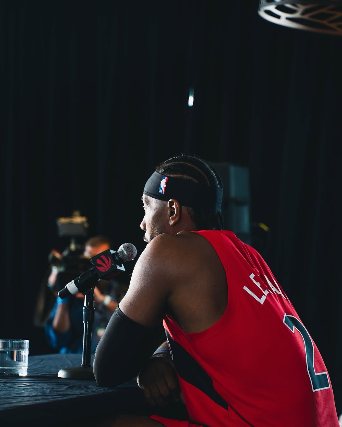 雷納德 Kawhi Leonard 回應托雷爆料!拍照1小時換190萬美元合約,他直言:我不知道