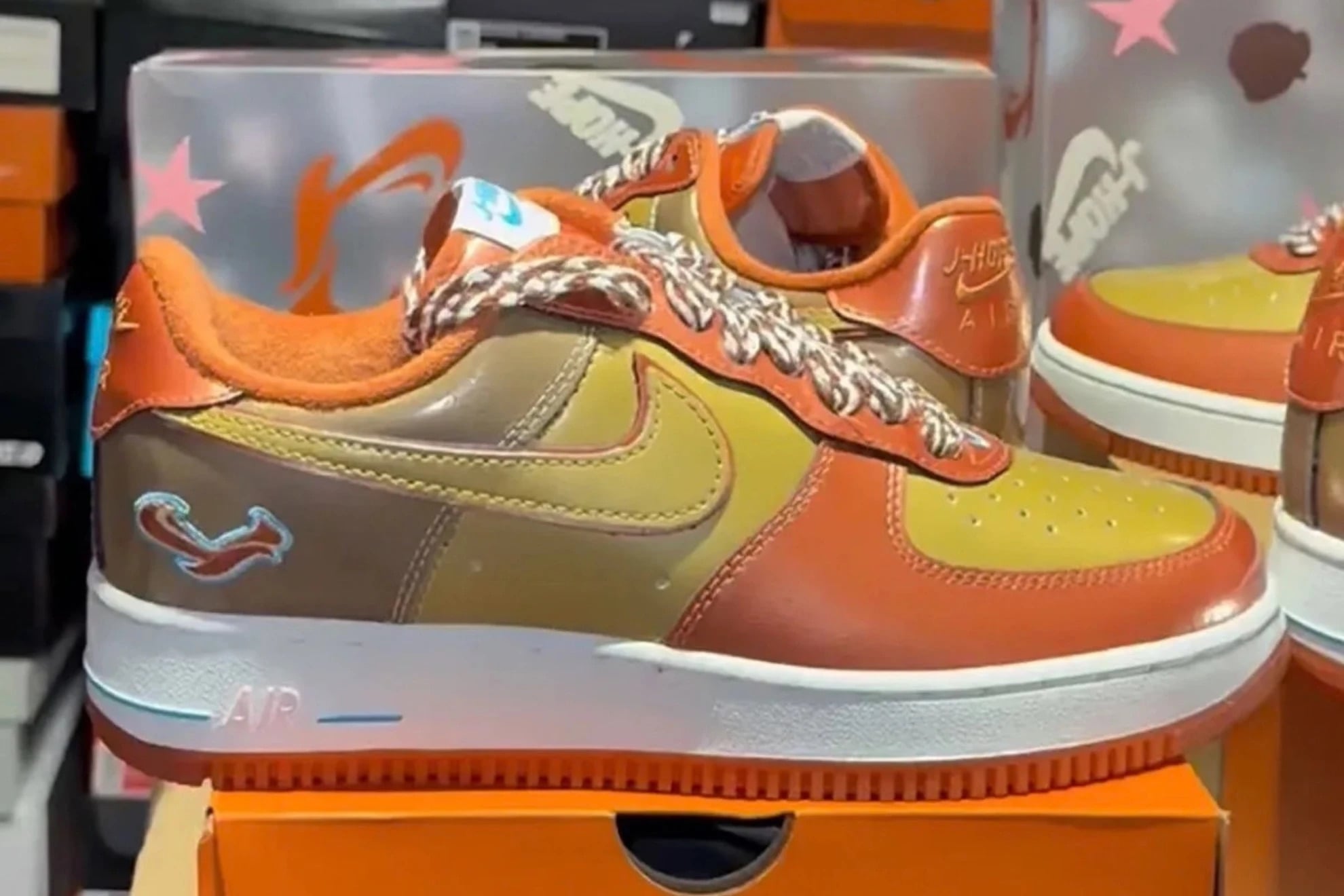 BTS J-Hope × NIGO × Nike 聯名 AF1 終於現身!J-Hope 本人親自東京上腳曝光