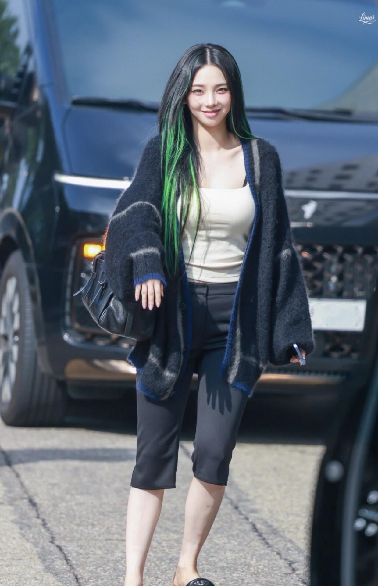 七分褲女生穿搭 5 大技巧!學 aespa Karina、ITZY 彩領⋯韓星穿出顯瘦顯高好比例!
