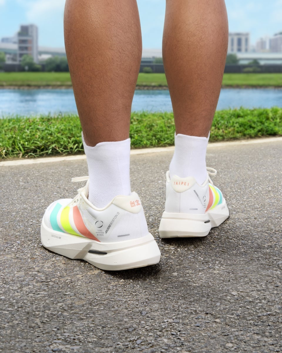 adidas 2026臺北馬拉松限定系列全新登場!ADIZERO BOSTON 13、限定服飾披上夜市霓虹新裝!