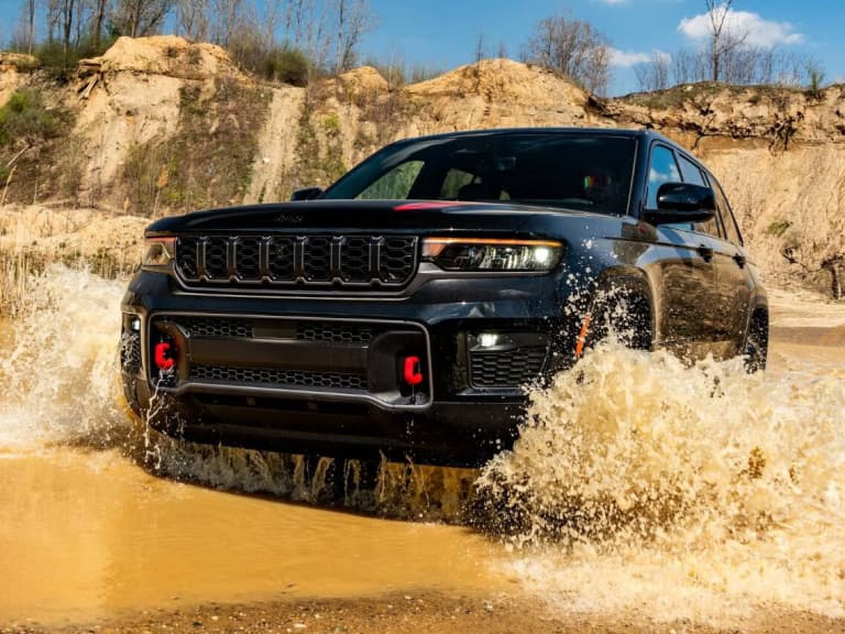吉普 Jeep Cherokee Trailhawk 2027 年式登場！同級唯一可涉水 61 公分，越野規格全開！