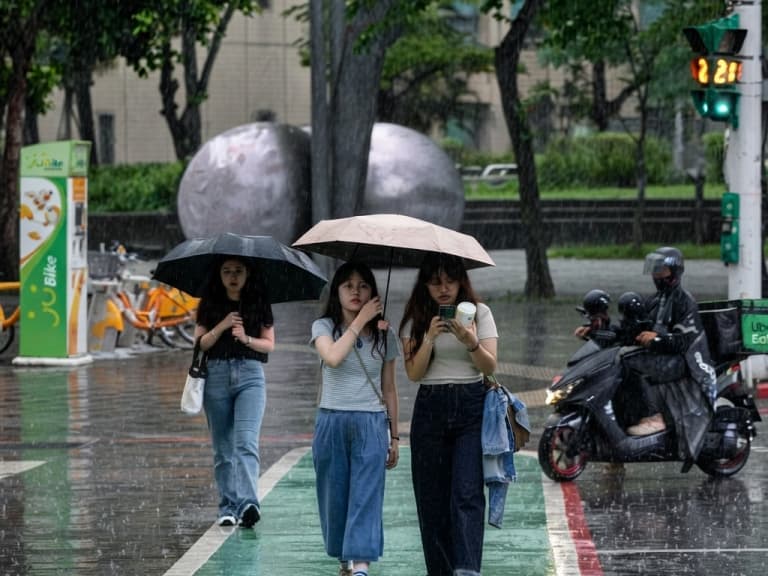 吳德榮預告10/5東北季風增強！北台明顯轉涼、迎風面有較大雨勢，輕颱彩雲無侵台機率