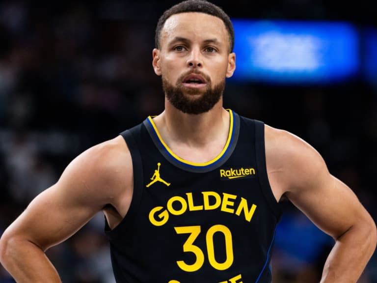 NBA／柯瑞 Stephen Curry 坦言跑者膝仍是隱憂！訓練後雙膝綁冰袋笑稱：「只有 2 袋沒事！」