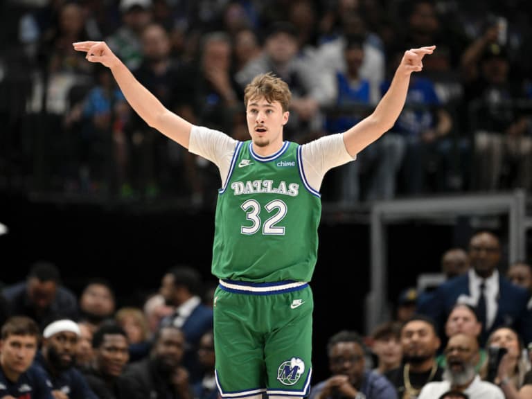 NBA／19 歲 Cooper Flagg 繞場握手、擁抱展現領袖氣質！獨行俠盼「老少配」重返季後賽！