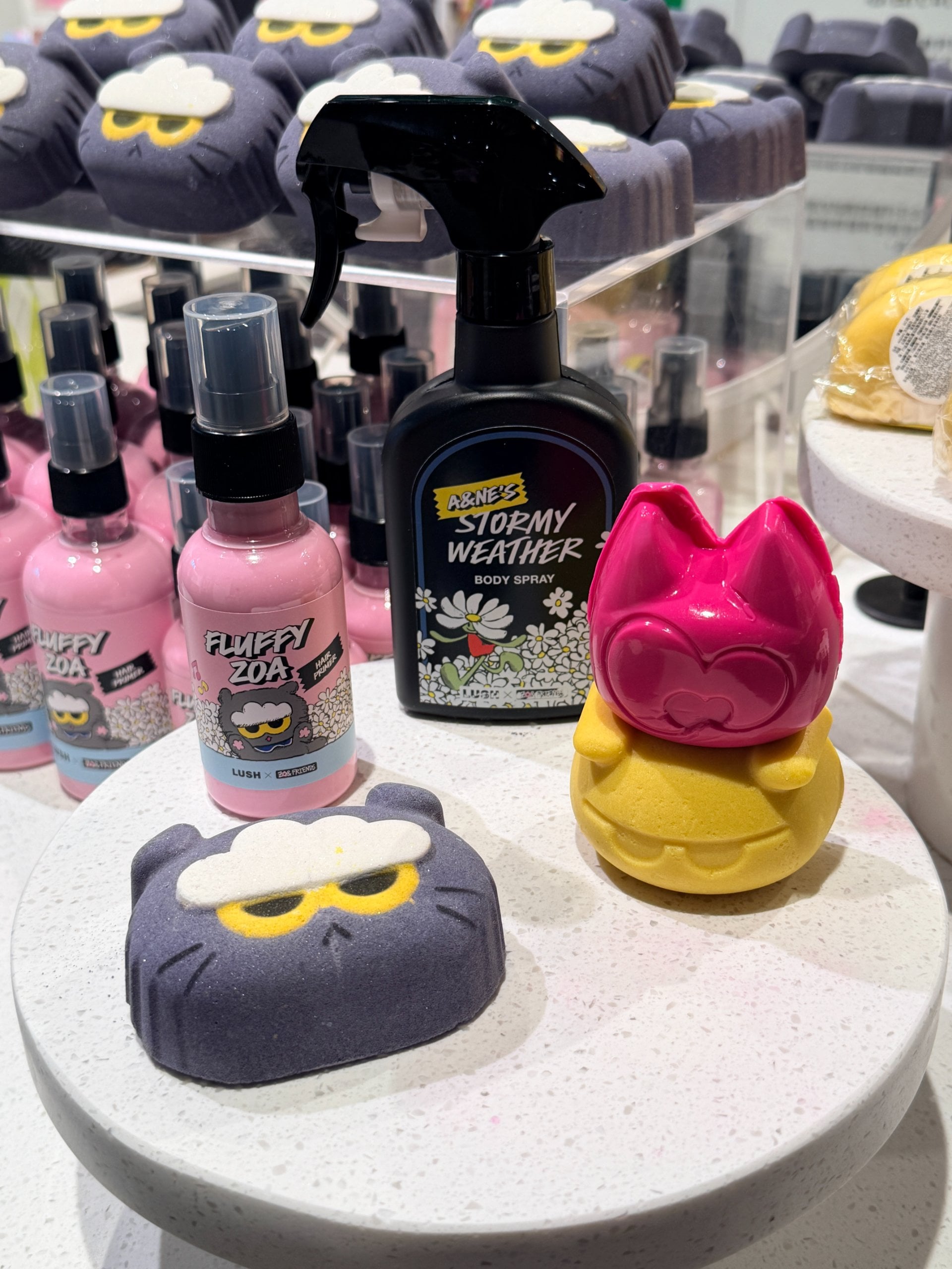 LUSH 攜手 GD 權志龍愛貓 ZO&FRIENDS 推出聯名商品!汽泡彈、免沖洗護髮噴霧、沐浴組合⋯品項一次看!