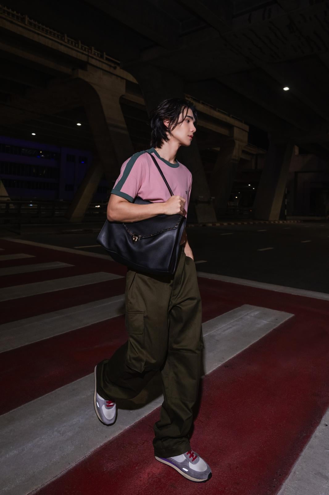 Valentino Rockstud Maxxing 包款爆紅!Jeff Satur、高賢廷同款包包怎麼搭?一次看 4 種風格!