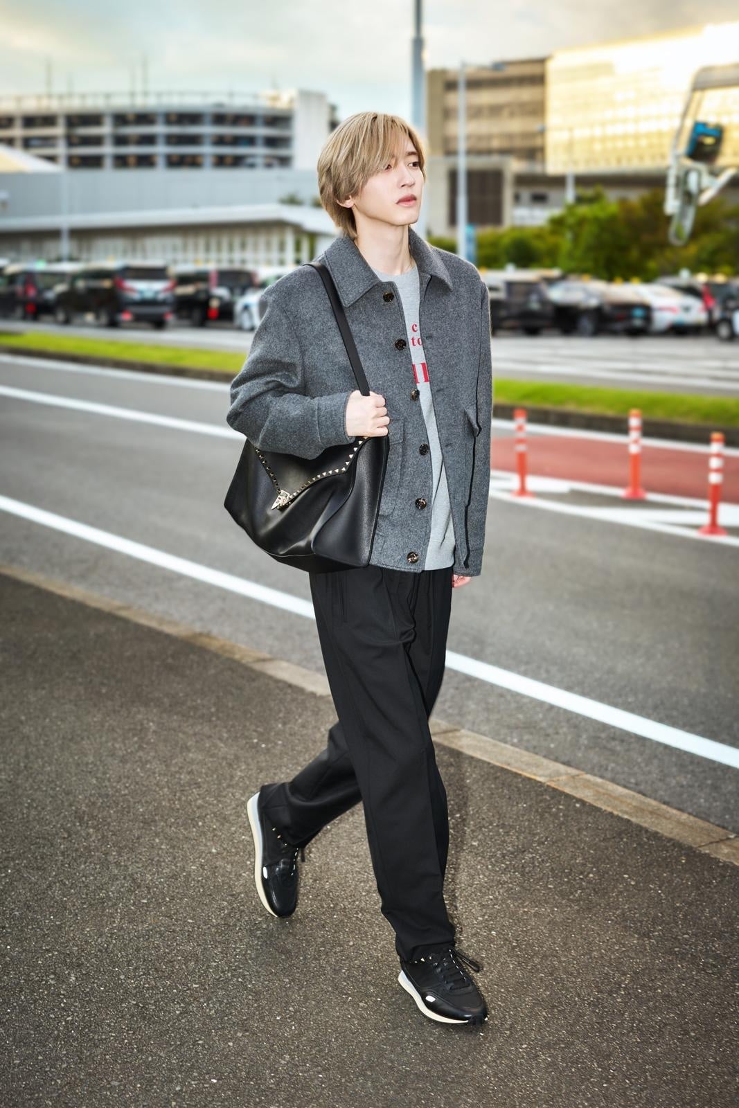Valentino Rockstud Maxxing 包款爆紅!Jeff Satur、高賢廷同款包包怎麼搭?一次看 4 種風格!