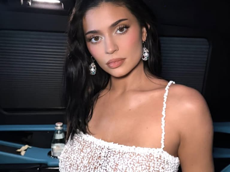 凱莉珍娜 Kylie Jenner 首度跨足主演驚悚劇！《Bachelorette Weekend》演「被殺新娘」，金卡戴珊也掛名製作！