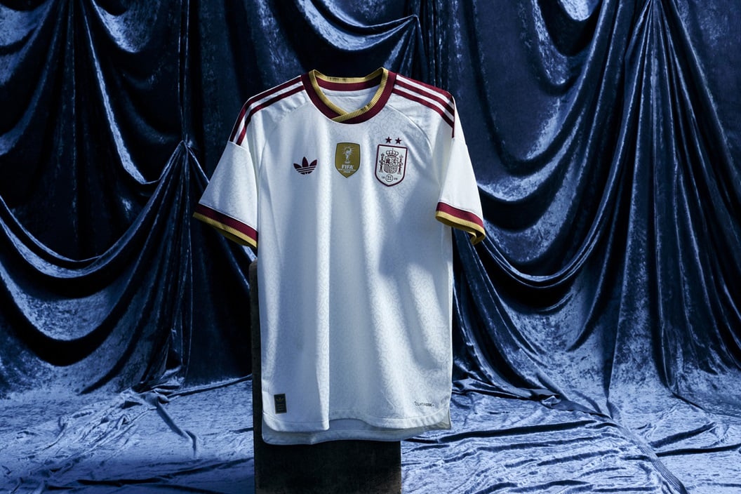 世足/西班牙睽違16年再奪冠!adidas推「冠軍二星」客場球衣,亞馬爾、佩德里戰袍升級曝光!