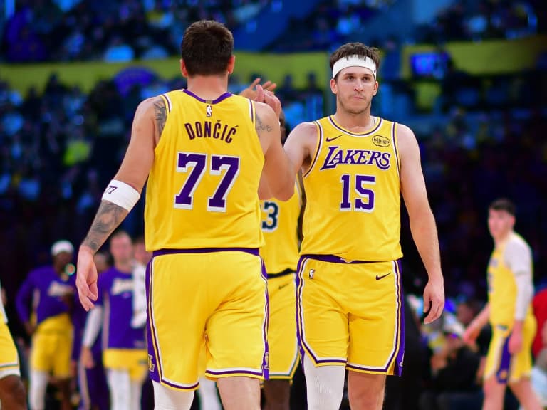 NBA／里夫斯 Austin Reaves 吐槽東契奇 Luka Doncic 語速太快聽不懂！場上懇求：「跟我講英文！」