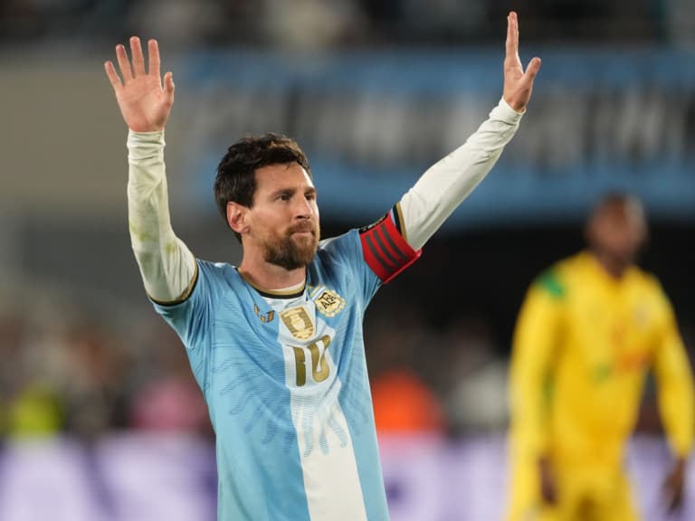 足球／Lionel Messi 梅西阿根廷國家隊比賽最後一舞！1 進球 2 助攻完美謝幕、8.5 萬球迷煙火致敬超催淚！