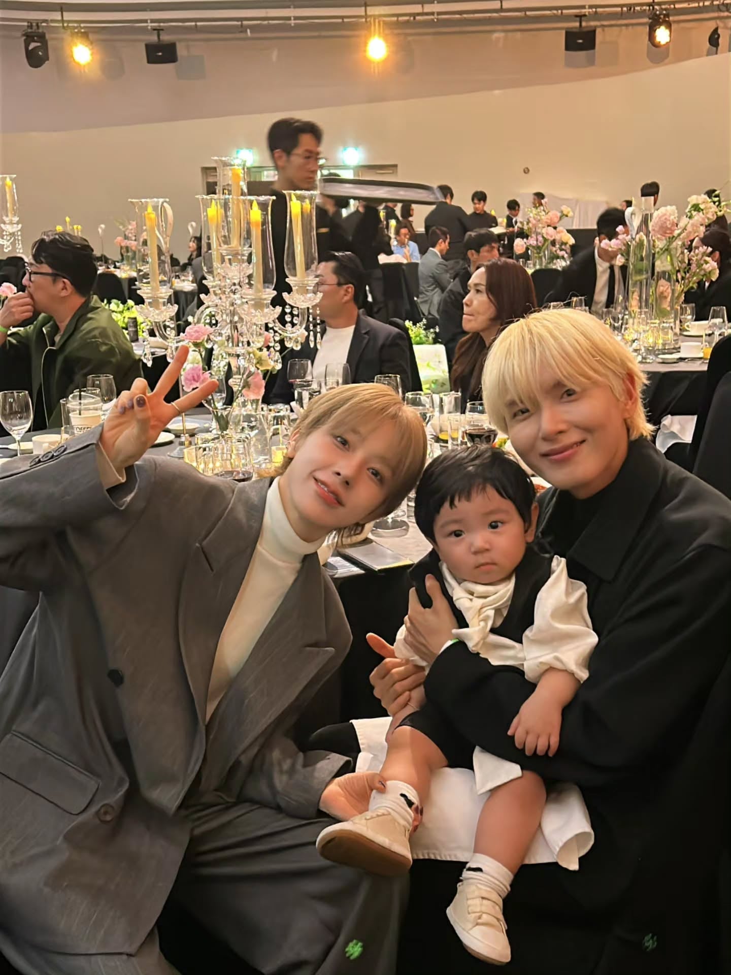 Super Junior 厲旭老婆 Ari 金色極短髮驚艷全網！網喊：「可以組子團體出道！」