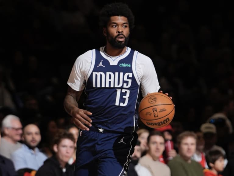 NBA／獨行俠 Naji Marshall 澳門熱身賽前先「拆家」！灌壞籃框又坐壞椅子笑喊：「我太壯了！」