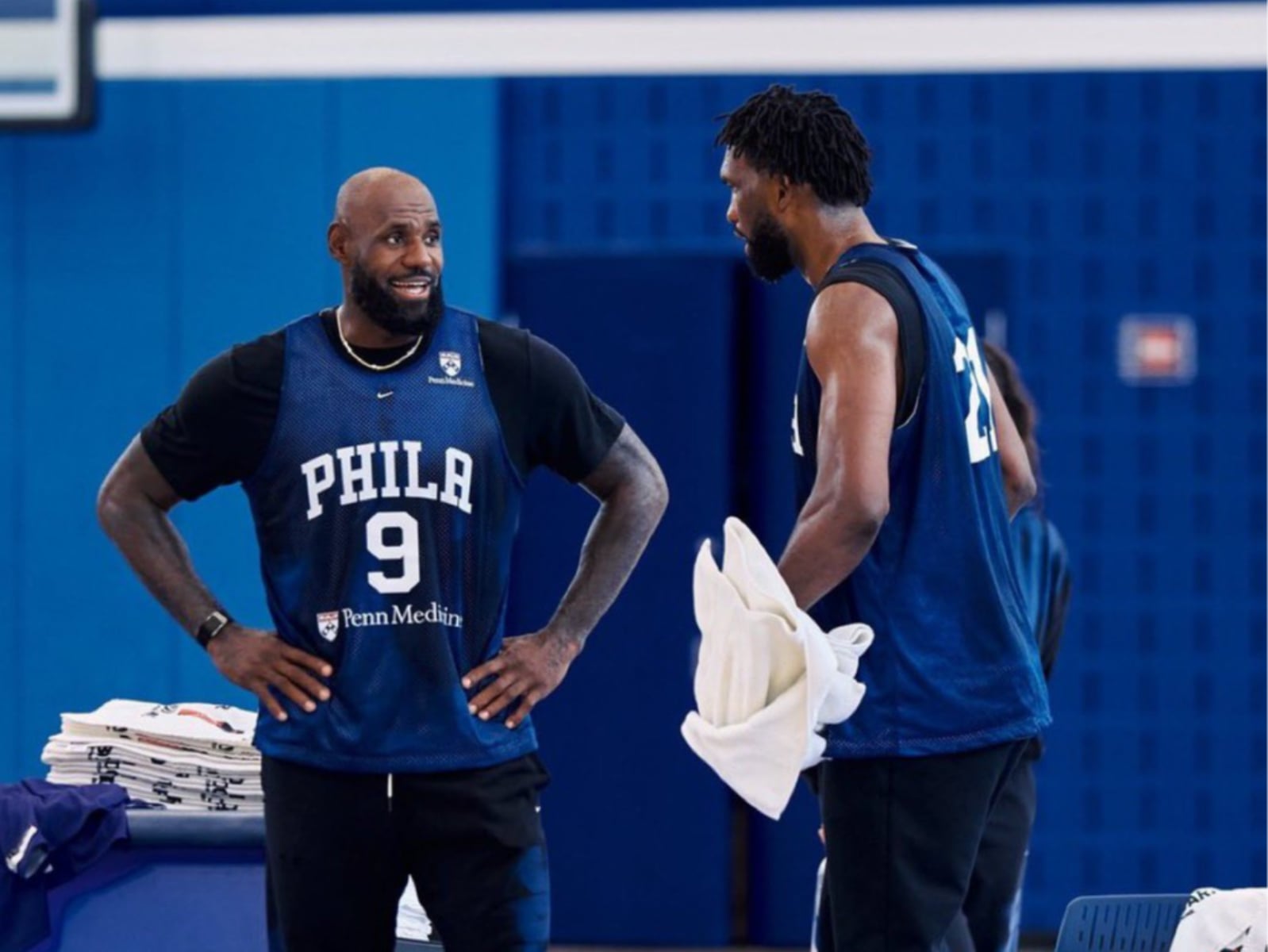 NBA／詹皇 LeBron James 否認訓練痛罵 Joel Embiid 遲到！IG 親自澄清：「他從沒遲到過」