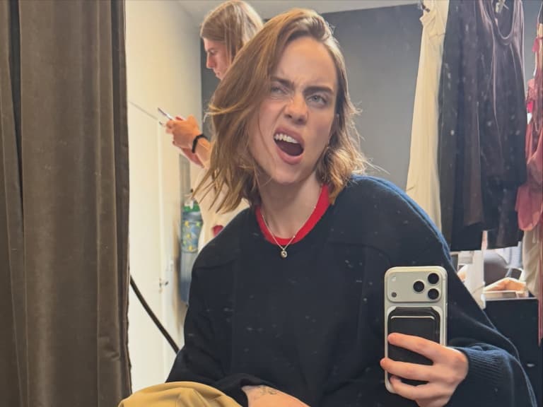 怪奇比莉 Billie Eilish 秋天換新髮色！焦糖薑橘短髮 IG 曝光，粉絲直呼：「認不出來！」