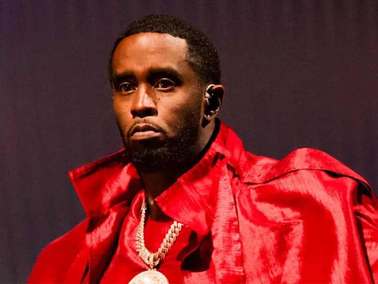 吹牛老爹 Diddy 出獄日延後 1 個多月！獄中風波後還被判賠近 48 萬美元！