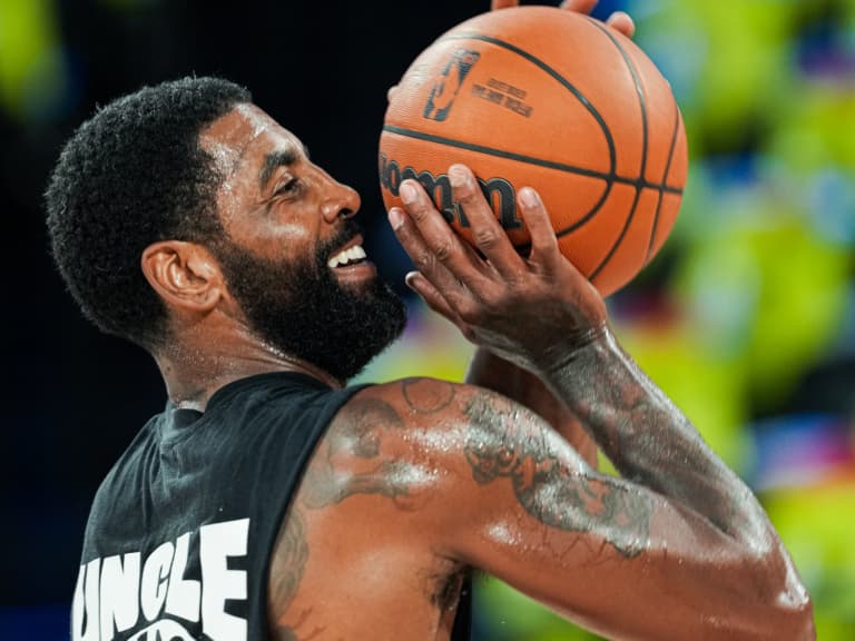 NBA／Kyrie Irving 睽違 586 天回歸球場！開賽就秀「高難度反手上籃」嗨翻全場！