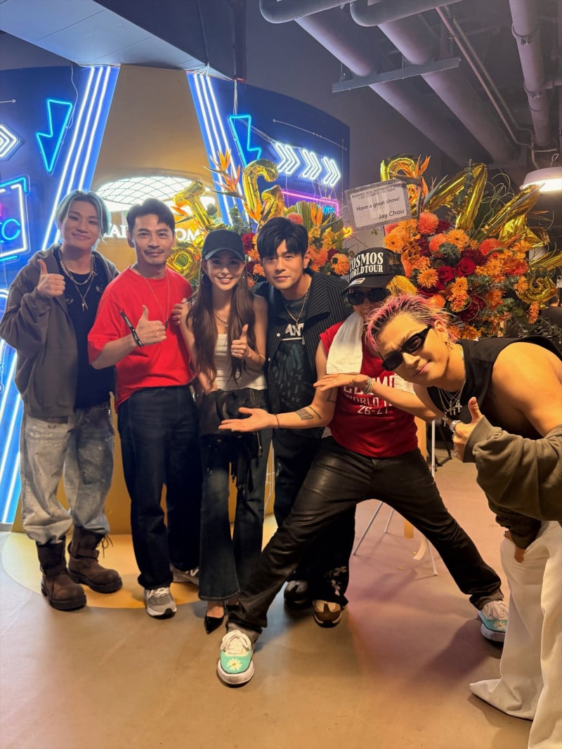 BIGBANG 大巨蛋演唱會眾星雲集!小 S 穿 GD 周邊現身,泛紅眼眶引關注!