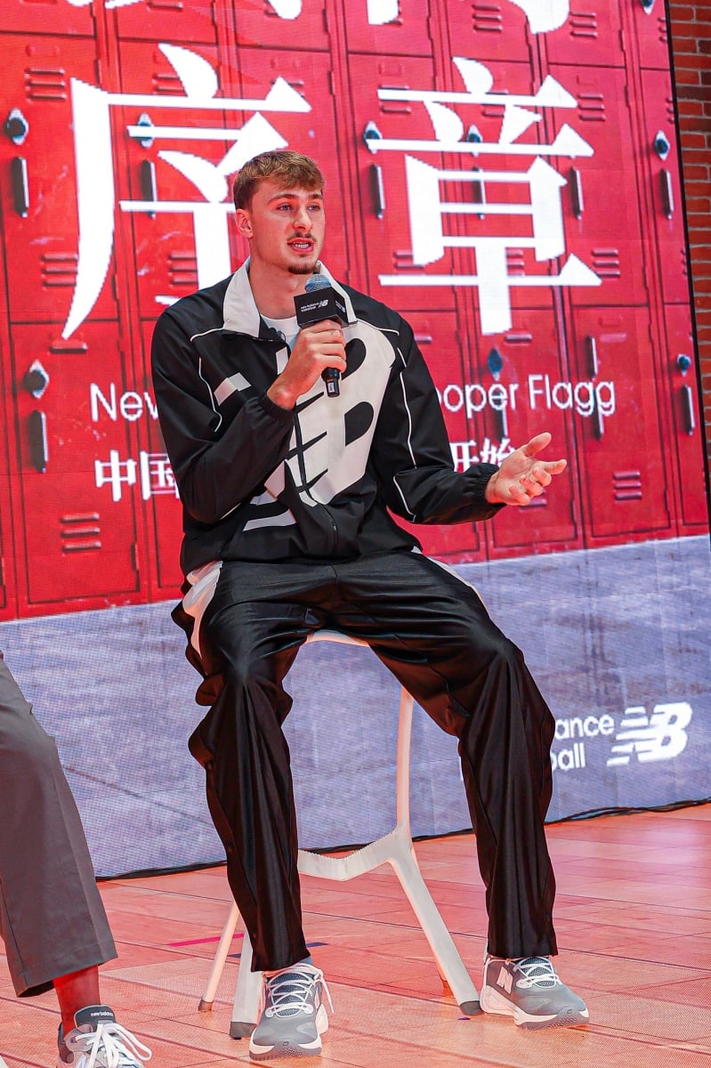 NBA 中國賽直擊|Cooper Flagg 採訪完整回顧!加入 NB 是因為家庭、透露剛學會雜耍丟球?