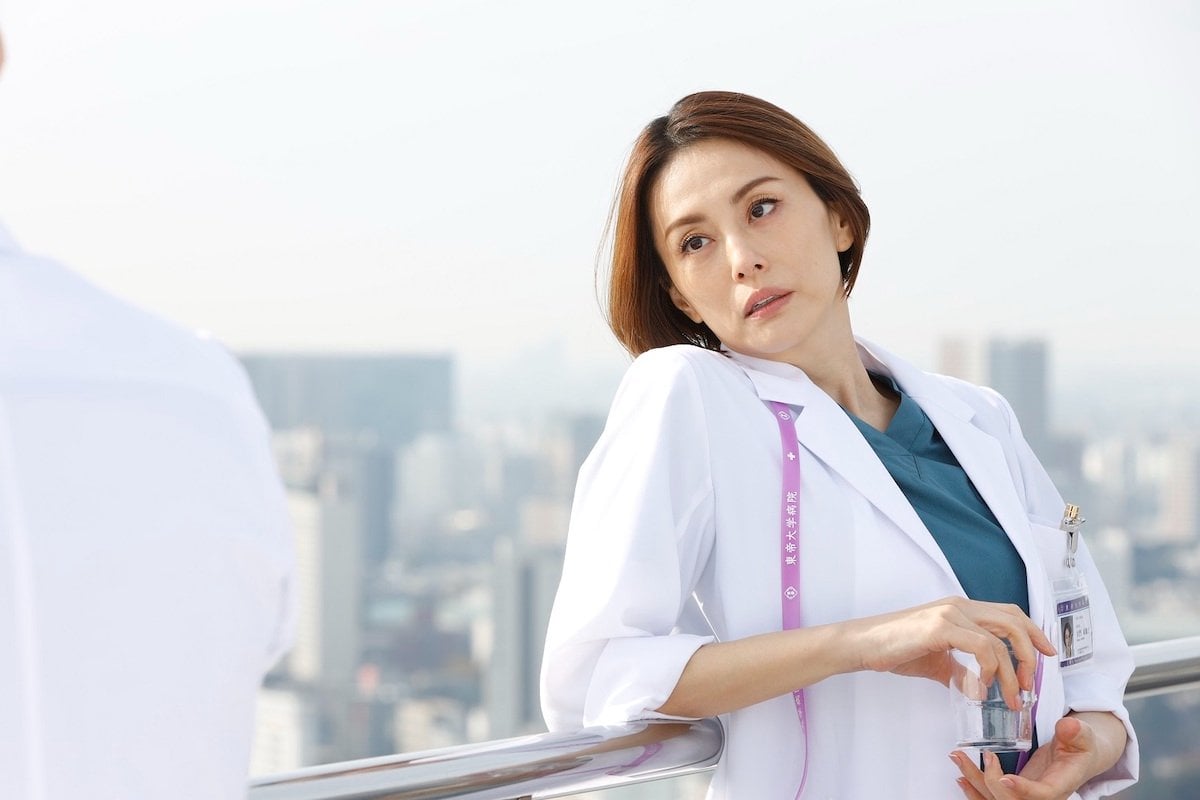 Netflix 線上看開播《派遣女醫》韓版評價掀熱議!網友嘆:「金智媛沒有氣場米倉涼子那股氣場!」