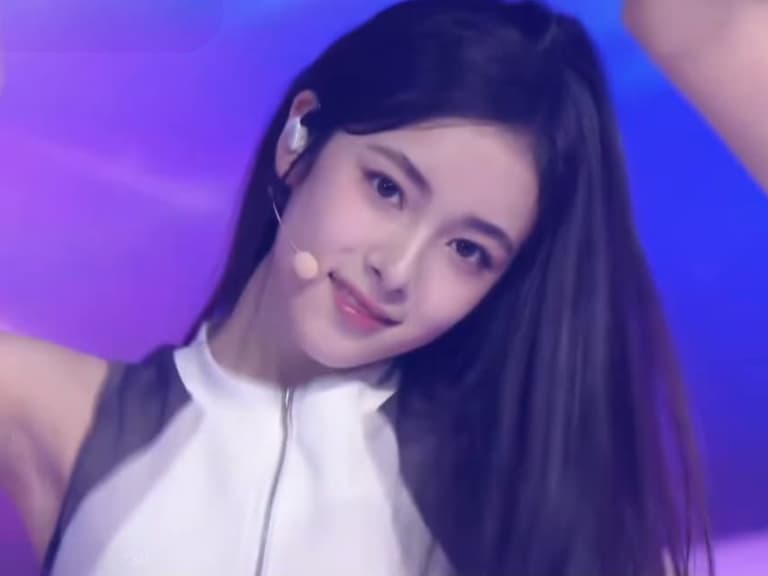 李秀滿新女團 A2O LITE 出道！13 歲日美混血成員 OA 深邃五官爆紅！