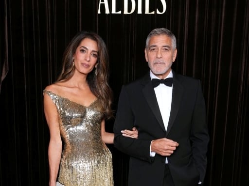 布萊德彼特 Brad Pitt 吐槽喬治克隆尼 George Clooney 不會跳舞！阿邁勒克隆尼笑喊：「誹謗！」