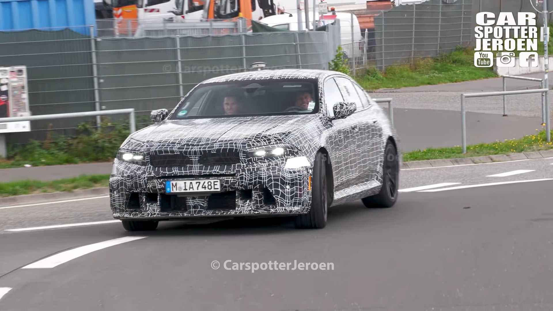 BMW M5 小改款紐柏林測試曝光!新世代車頭設計、全景 iDrive 一次跟進!