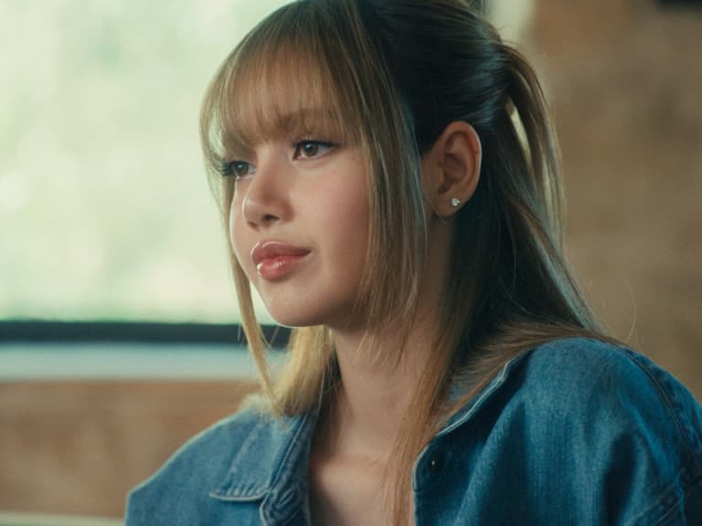 BLACKPINK Lisa 紀錄片親曝「對唱歌恐懼」！引網兩極評價：「她要多下功夫！」
