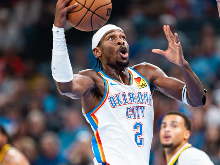NBA／SGA 非持球手推人被抓進攻犯規了！球迷熱議「沒想到他也會有這一天！」