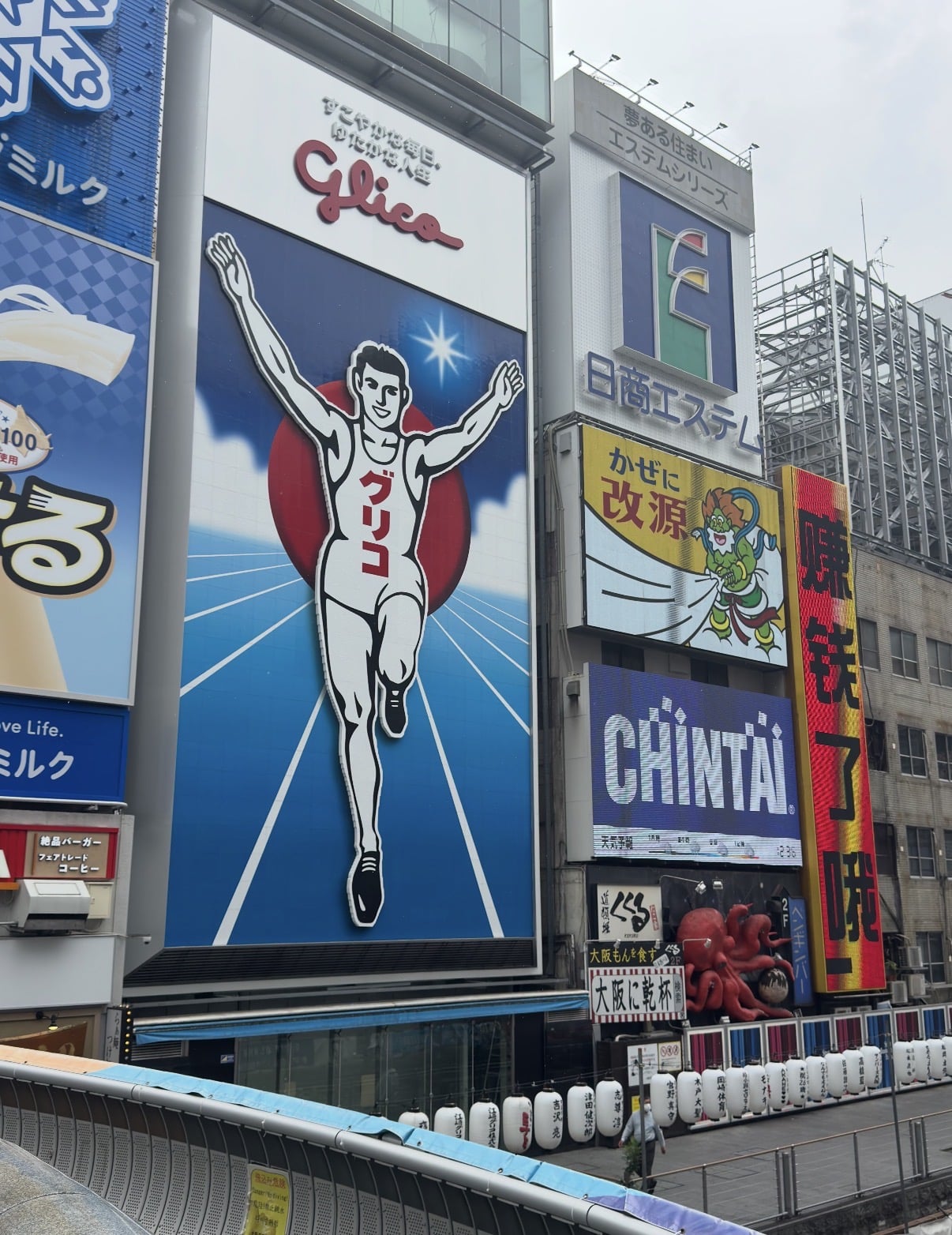 日本大阪心齋橋打卡地標「固力果跑跑人」熄燈！最後展示日、亮相時間曝光！