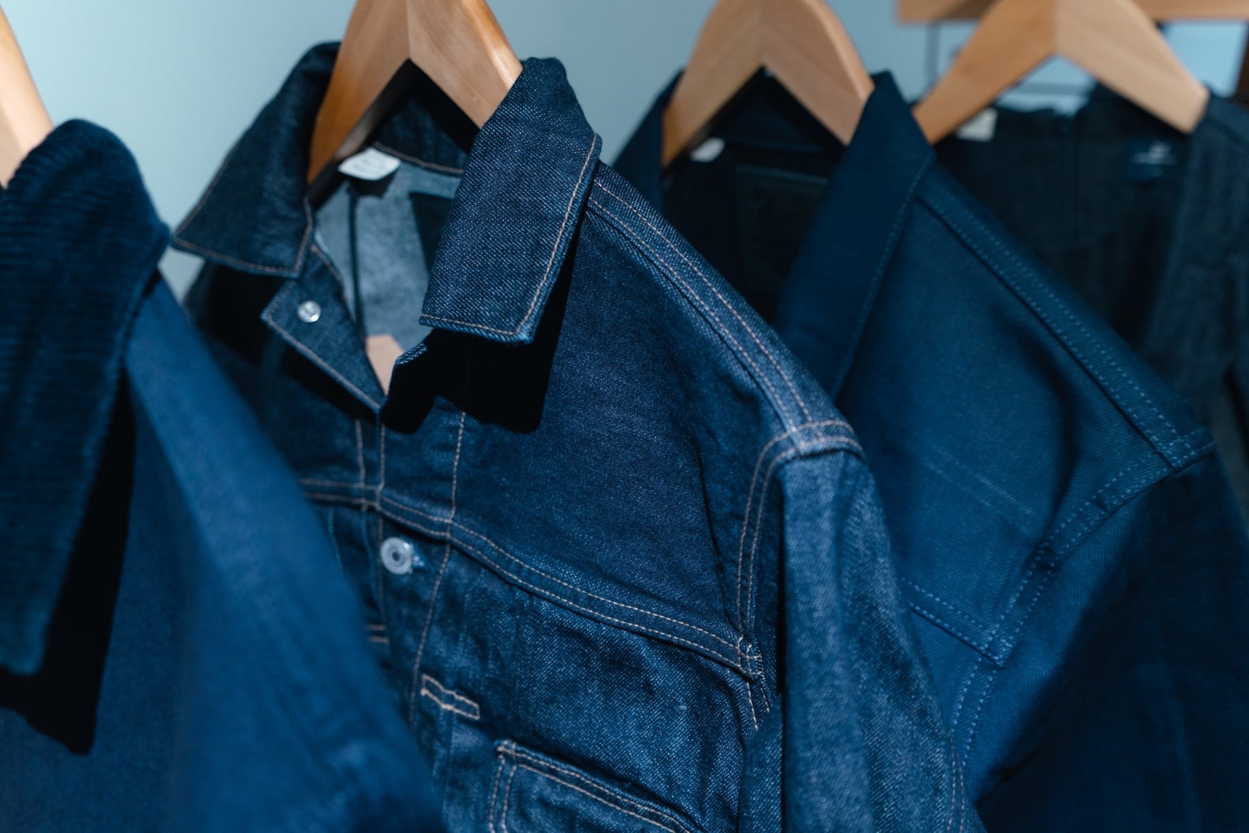 Levi’s® Blue Tab™ 2026 秋冬系列登場!從日本丹寧出發,加入義大利皮革、喀什米爾打造高端衣櫥