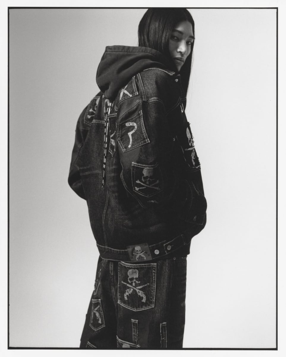 EVISU × MASTERMIND JAPAN × ROARGUNS 三方聯名正式登場!暗黑丹寧、骷髏與雙槍元素一次集結