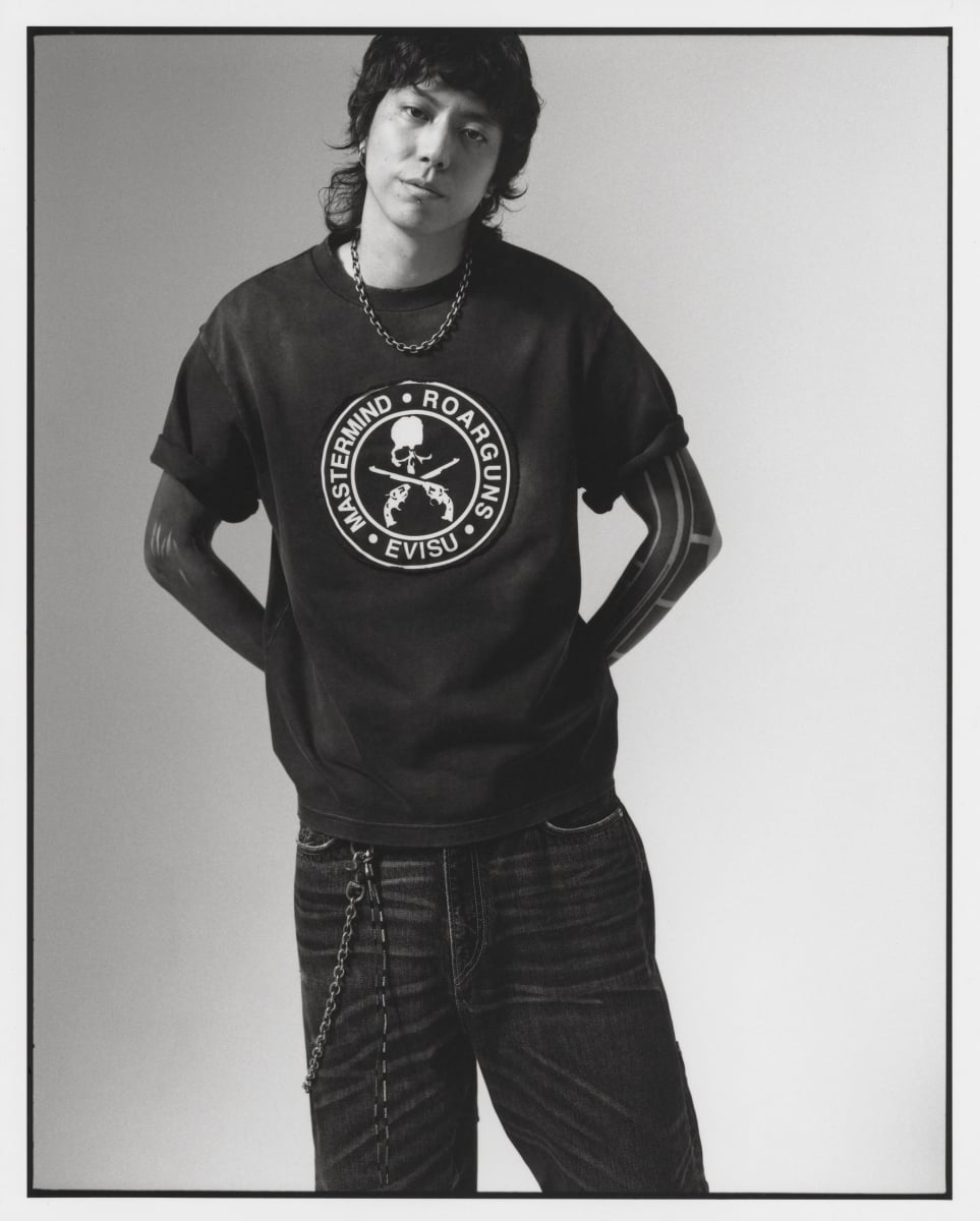 EVISU × MASTERMIND JAPAN × ROARGUNS 三方聯名正式登場!暗黑丹寧、骷髏與雙槍元素一次集結