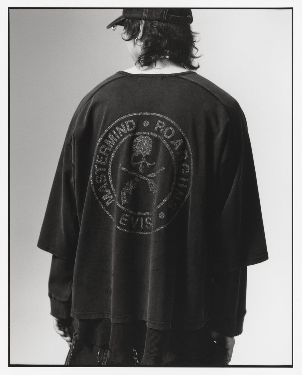 EVISU × MASTERMIND JAPAN × ROARGUNS 三方聯名正式登場!暗黑丹寧、骷髏與雙槍元素一次集結