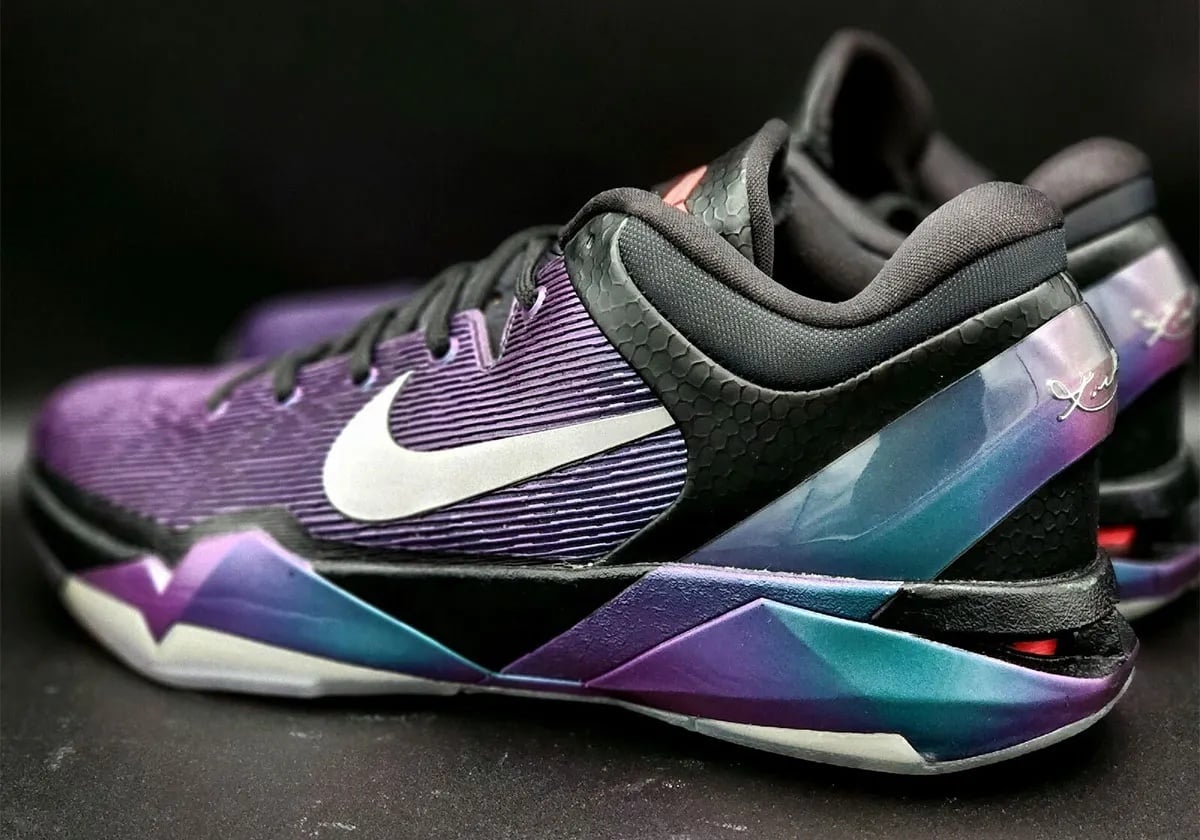 Nike Kobe 7 正式首度復刻!經典「隱形斗篷」配色睽違 15 年強勢回歸!
