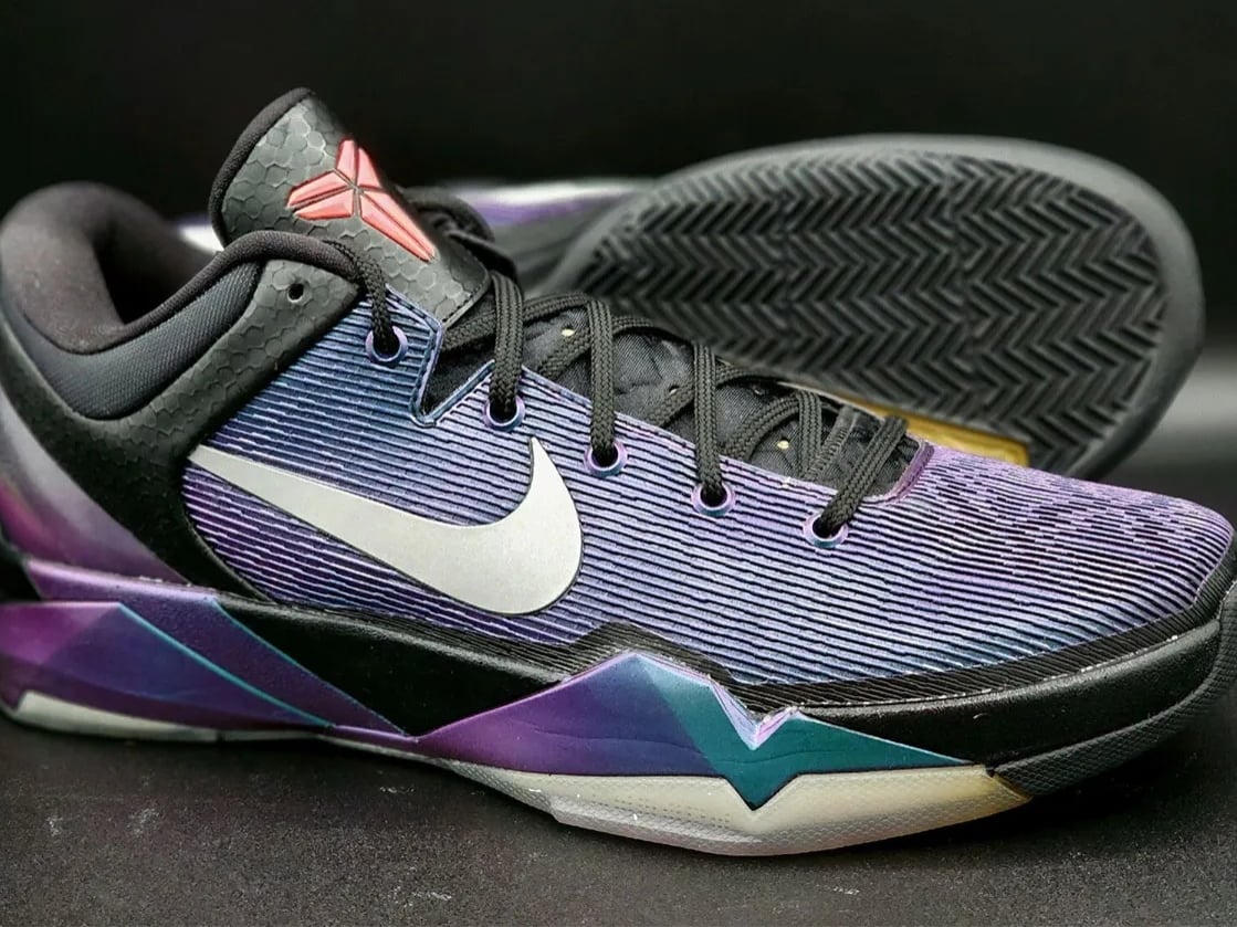 Nike Kobe 7 正式首度復刻！經典「隱形斗篷」配色睽違 15 年強勢回歸！