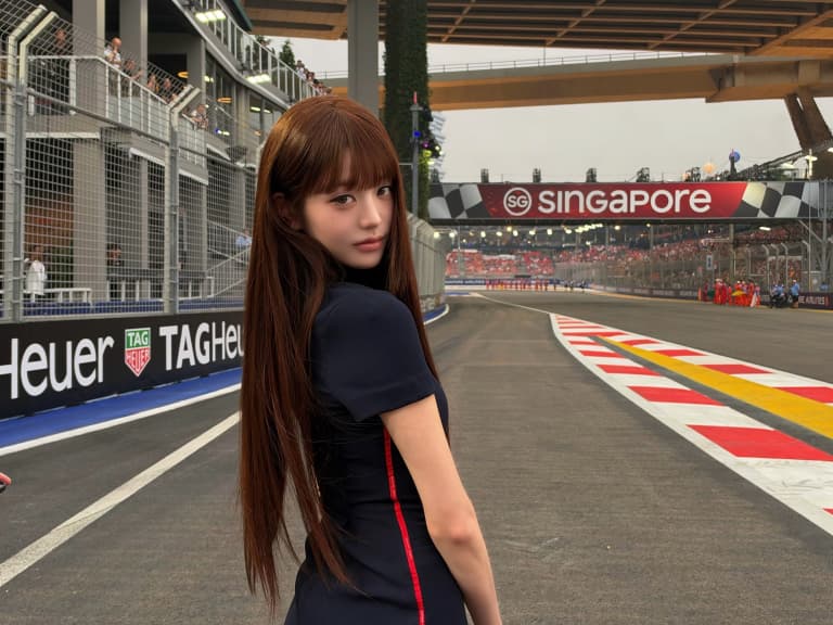 IVE 張員瑛身高 173 新加坡 F1 賽道 IG 美照曝光！穿海軍藍洋裝完美比例藏不住！