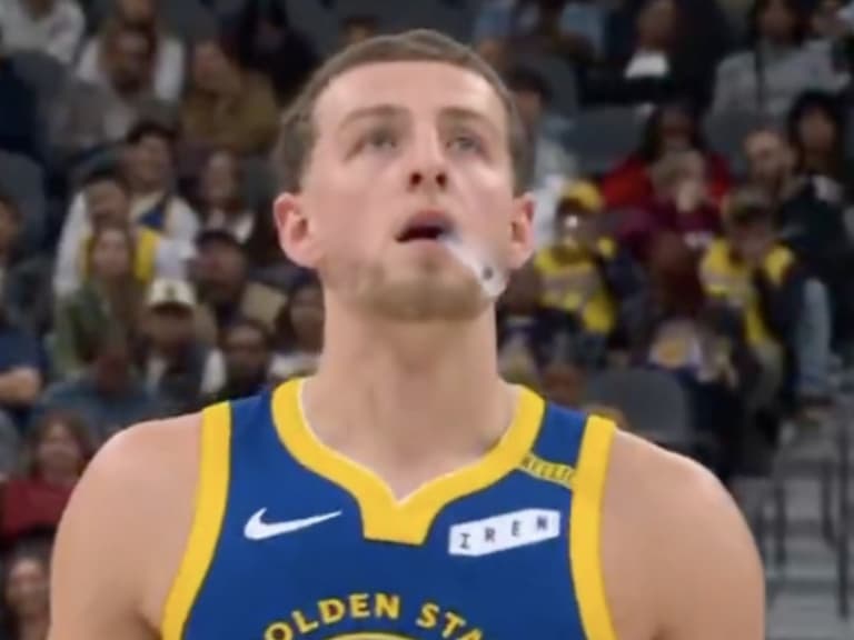 NBA／Brandin Podziemski 模仿 Stephen Curry咬牙套？勇士「接班人」動作爆紅網友笑：球技也學一下！