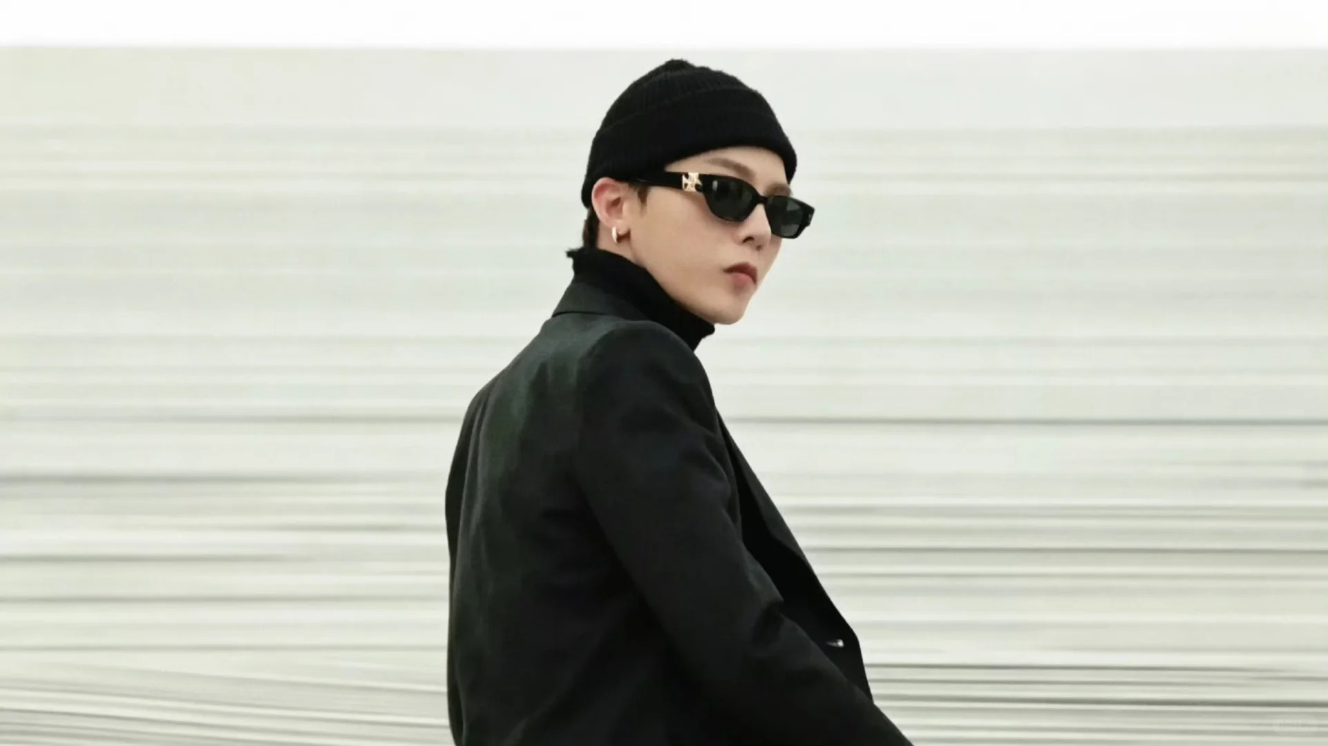 GD 權志龍登場 D 社預告片!天王氣場全開,網驚:「真的不是 2016 年嗎?」