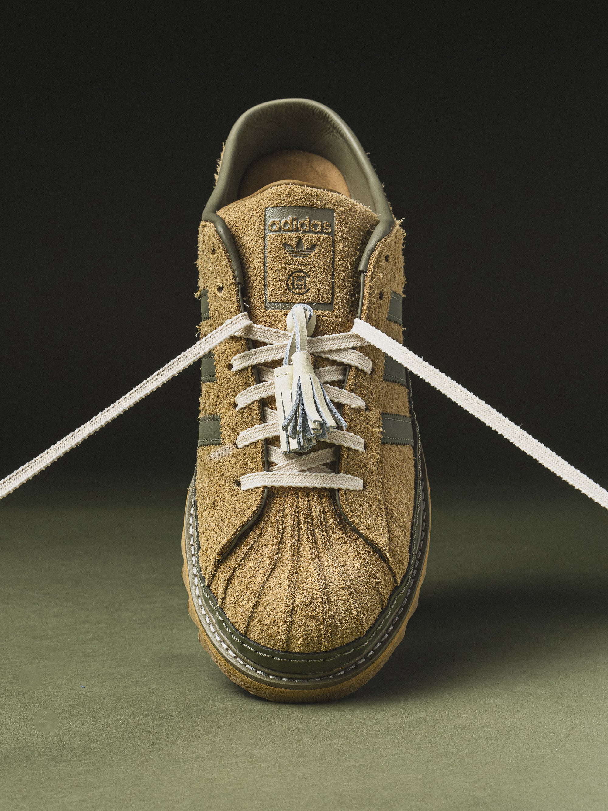adidas Originals 攜手 CLOT 發表全新 Mule 鞋款!韓團 LNGSHOT 動漫形象演繹!