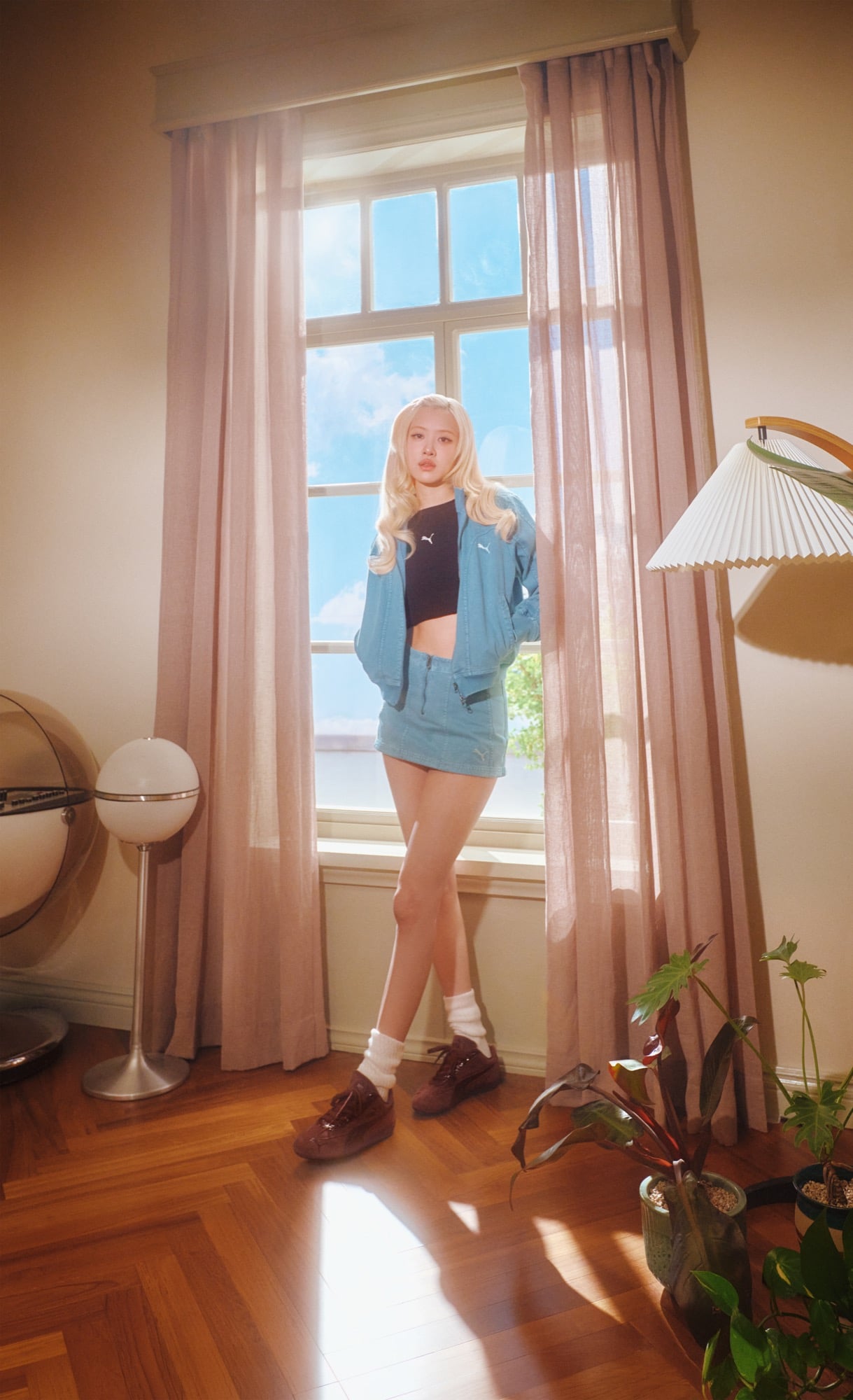 PUMA 鱷魚紋 Speedcat 曝光!ROSÉ 一身水洗牛仔示範「低調奢華」穿搭爆紅!